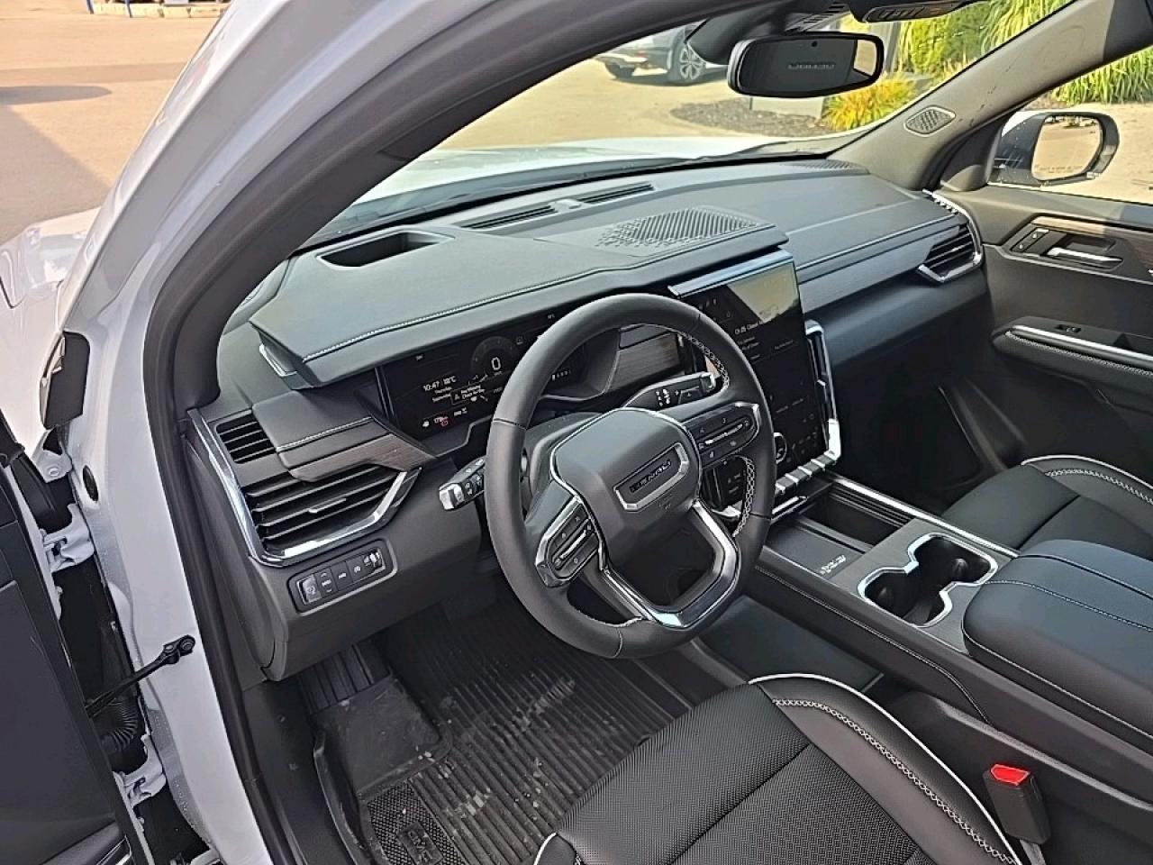 2025 GMC Acadia Denali Photo3