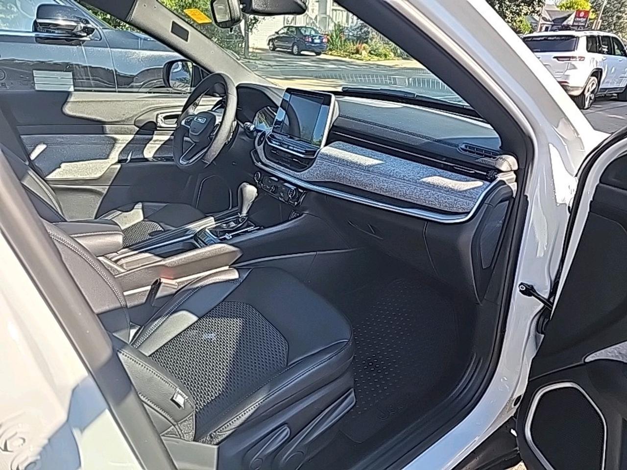 2025 Jeep Compass NORTH Photo