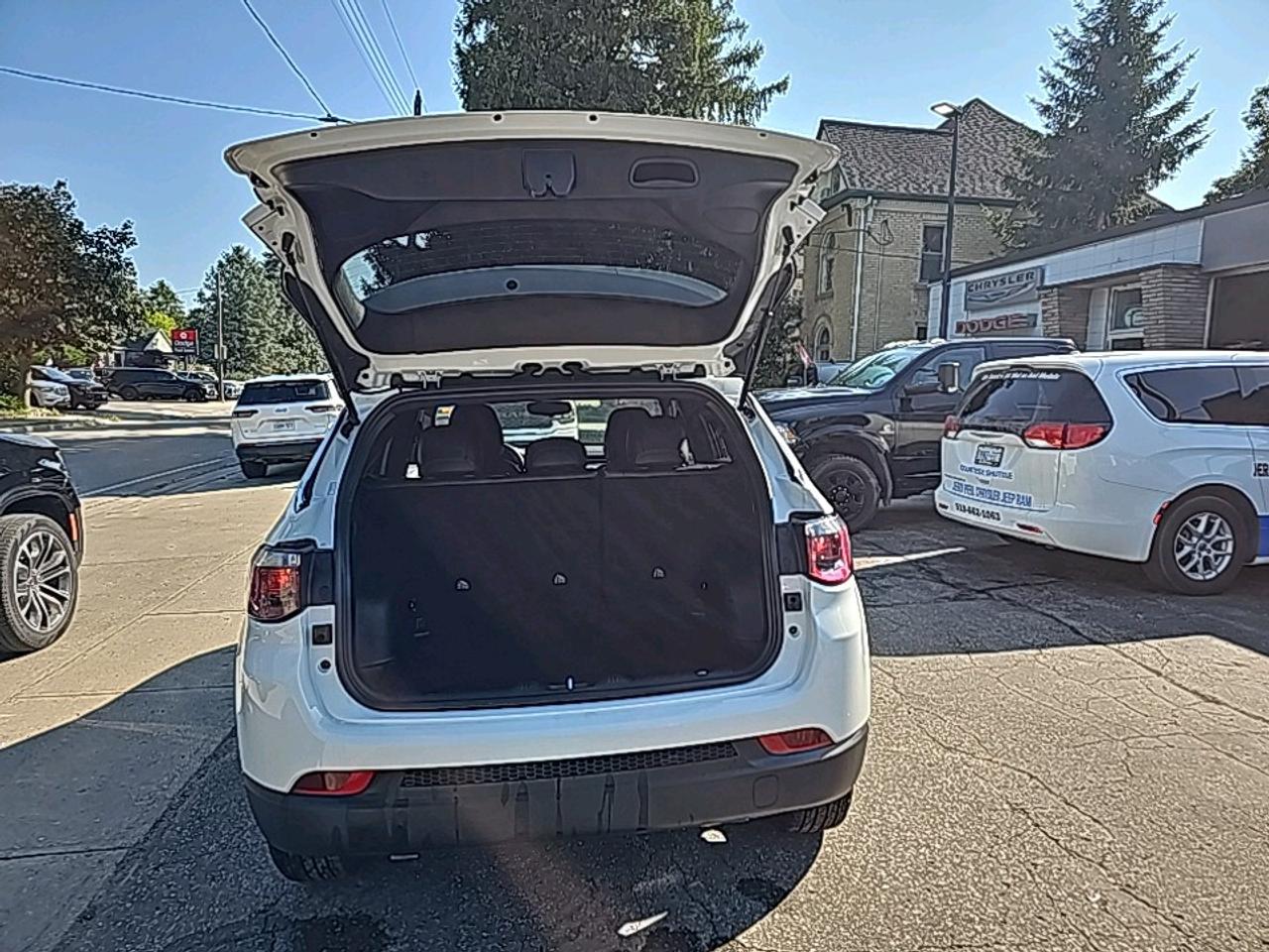 2025 Jeep Compass NORTH Photo