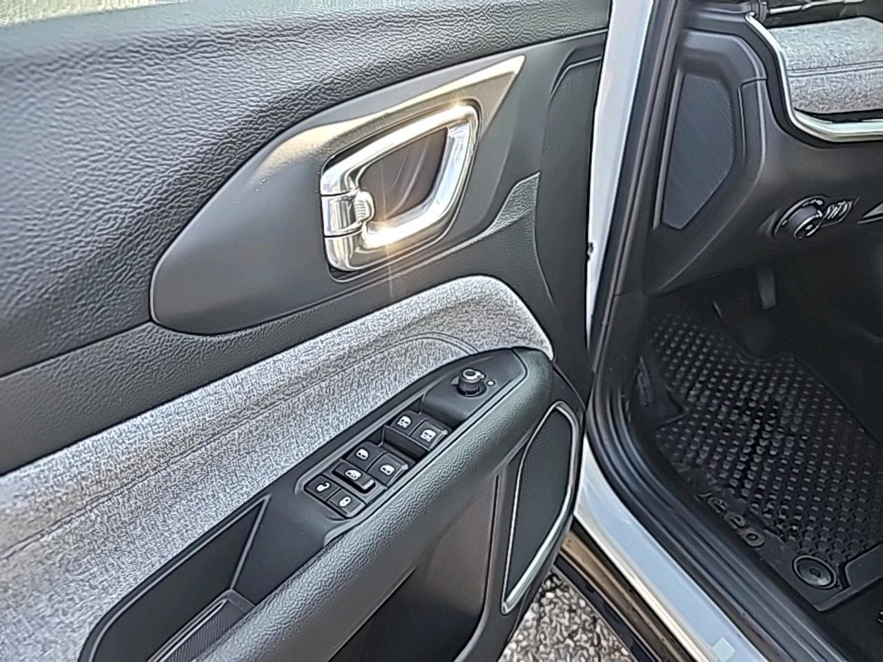 2025 Jeep Compass NORTH Photo