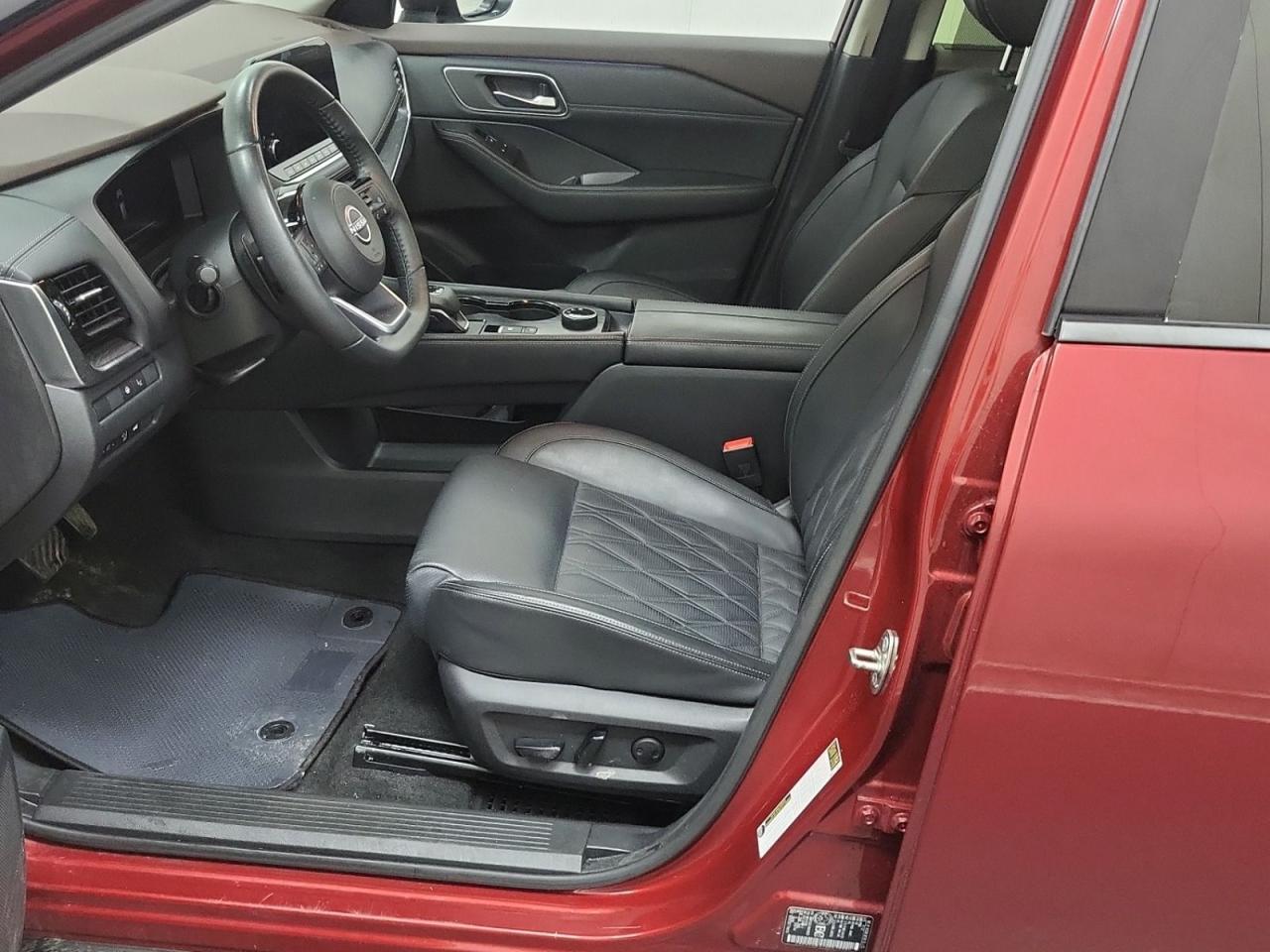 2023 Nissan Rogue AWD Platinum Photo3