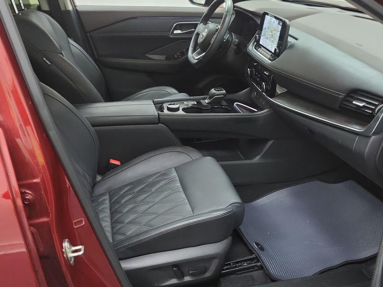 2023 Nissan Rogue AWD Platinum Photo4