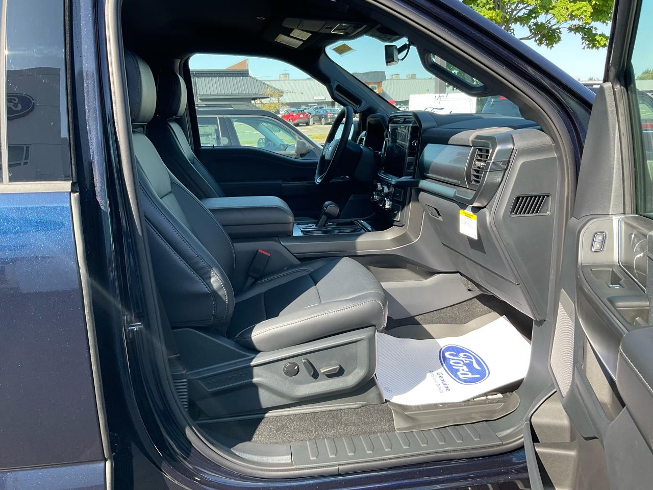 2025 Ford F-150 Lariat Photo5