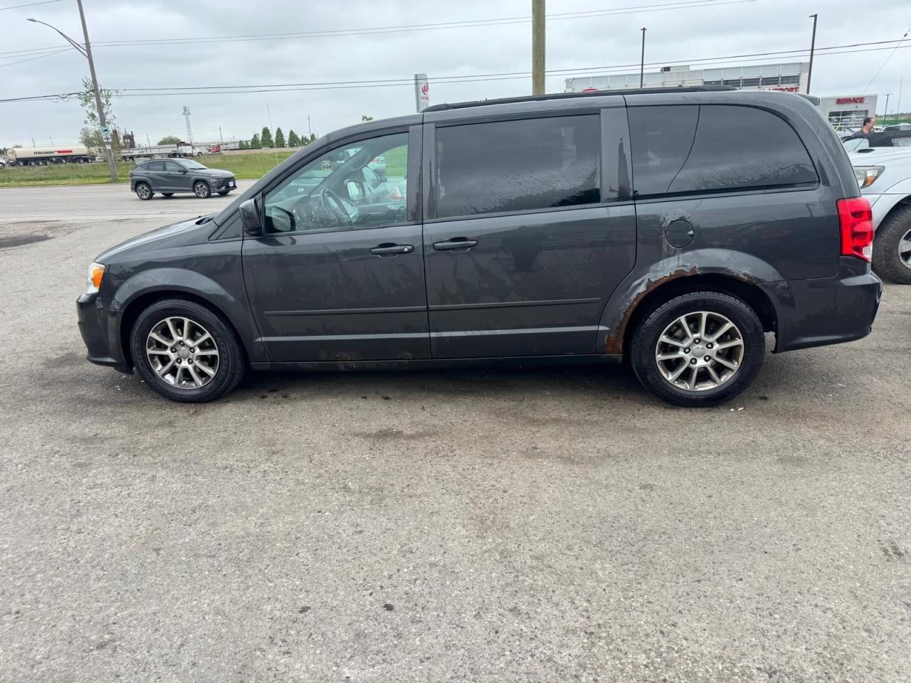 2011 Dodge Grand Caravan AS IS, R/T, LOADED, RUNS GOOD - Photo #2