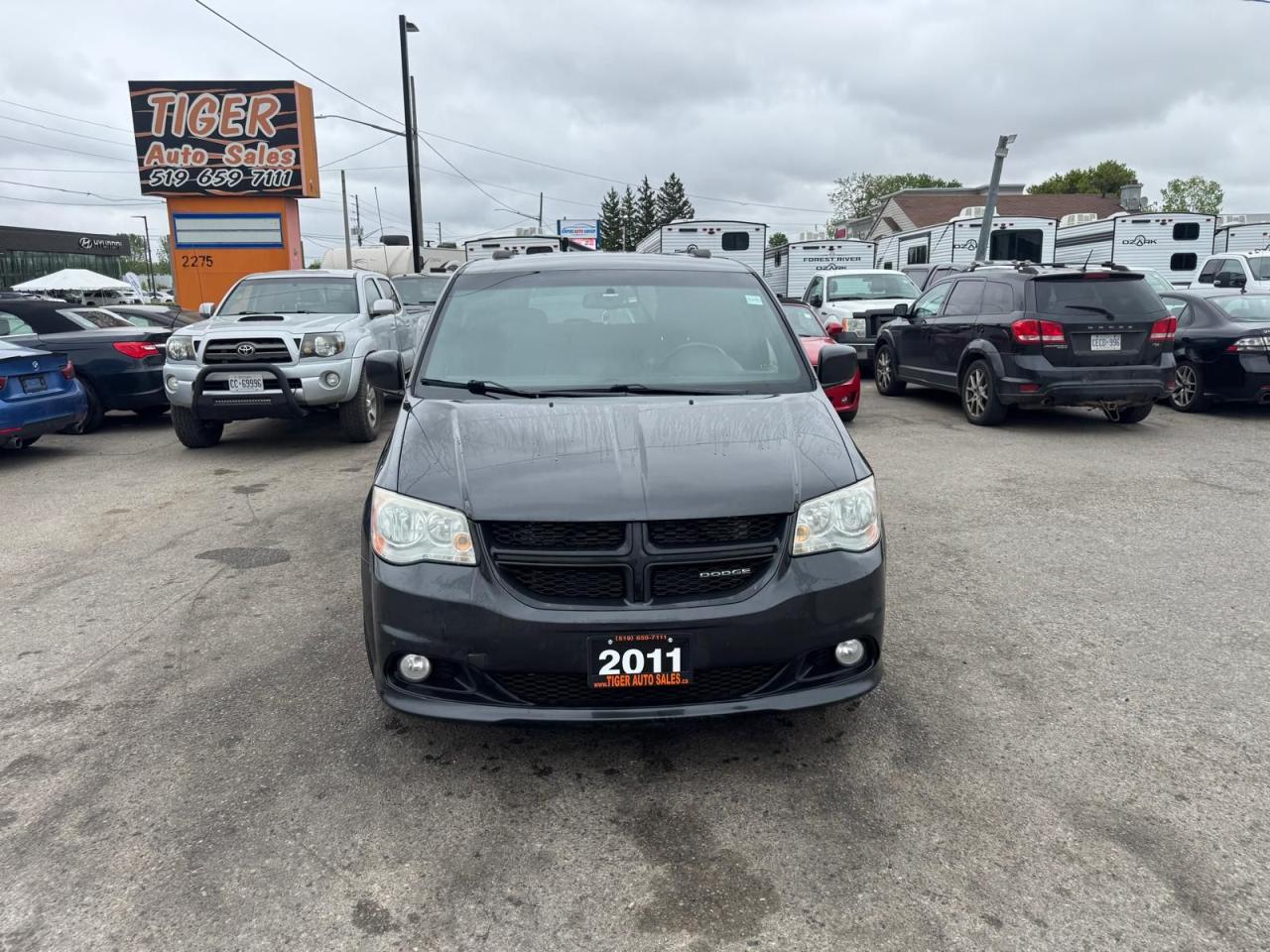 2011 Dodge Grand Caravan AS IS, R/T, LOADED, RUNS GOOD - Photo #8