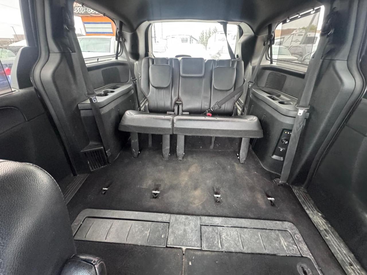2011 Dodge Grand Caravan AS IS, R/T, LOADED, RUNS GOOD - Photo #10