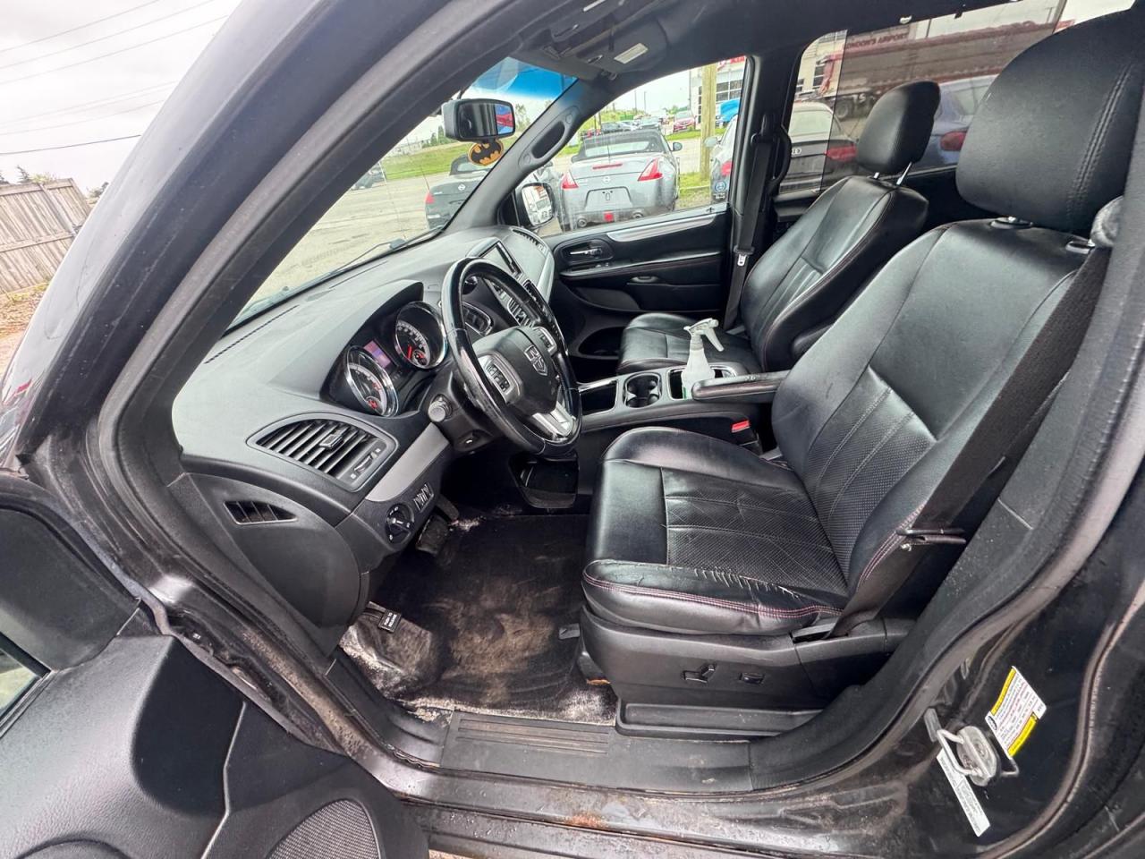 2011 Dodge Grand Caravan AS IS, R/T, LOADED, RUNS GOOD - Photo #11