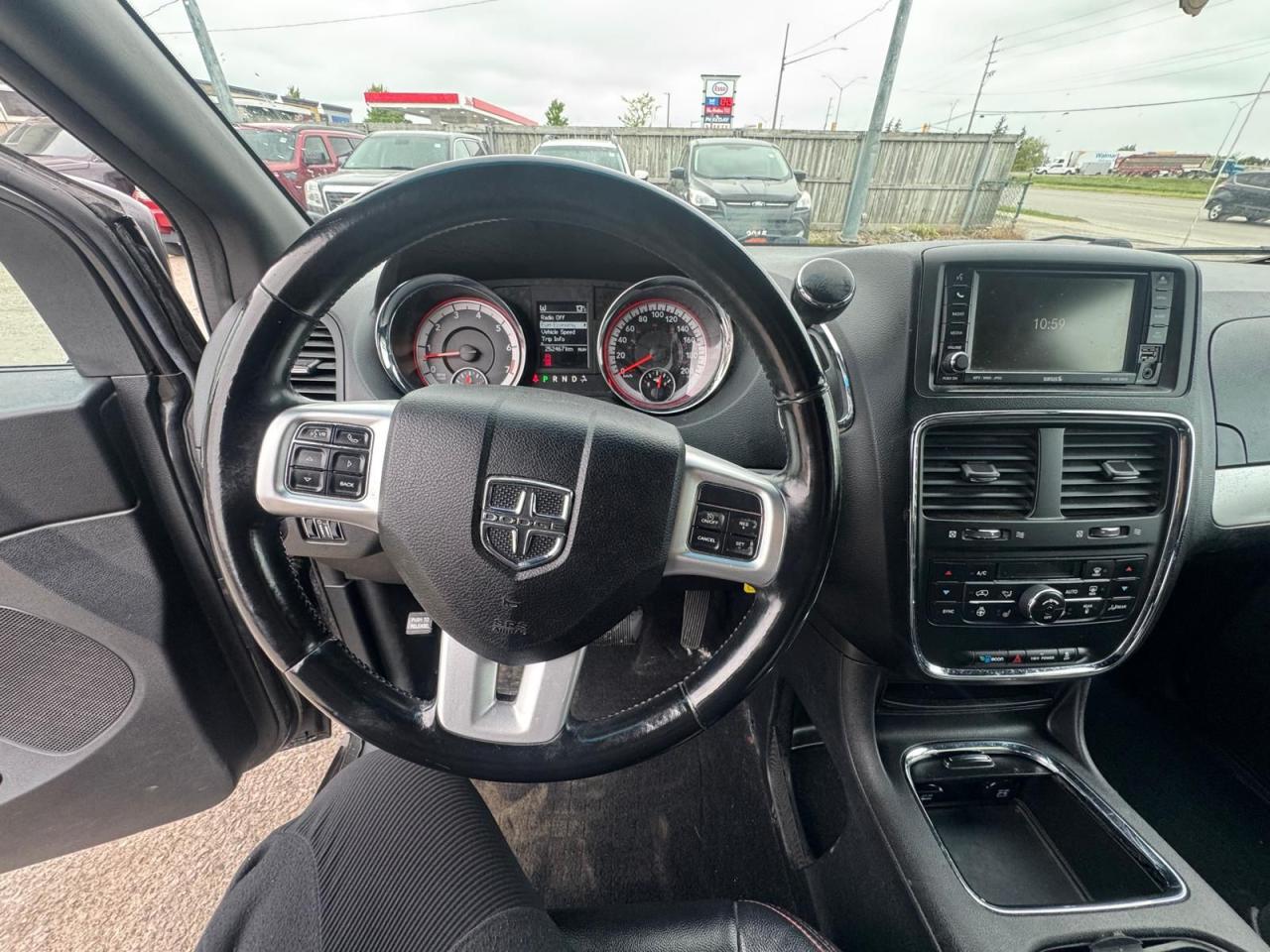 2011 Dodge Grand Caravan AS IS, R/T, LOADED, RUNS GOOD - Photo #16