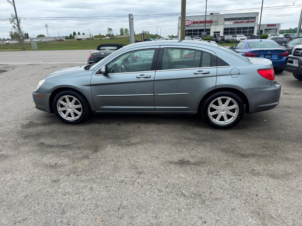 2007 Chrysler Sebring TOURING, ALLOYS, AUTO, ONLY 124KMS, CERTIFIED - Photo #2