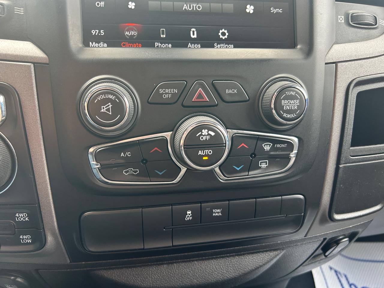 2019 RAM 1500 Classic EXPRESS - Photo #16