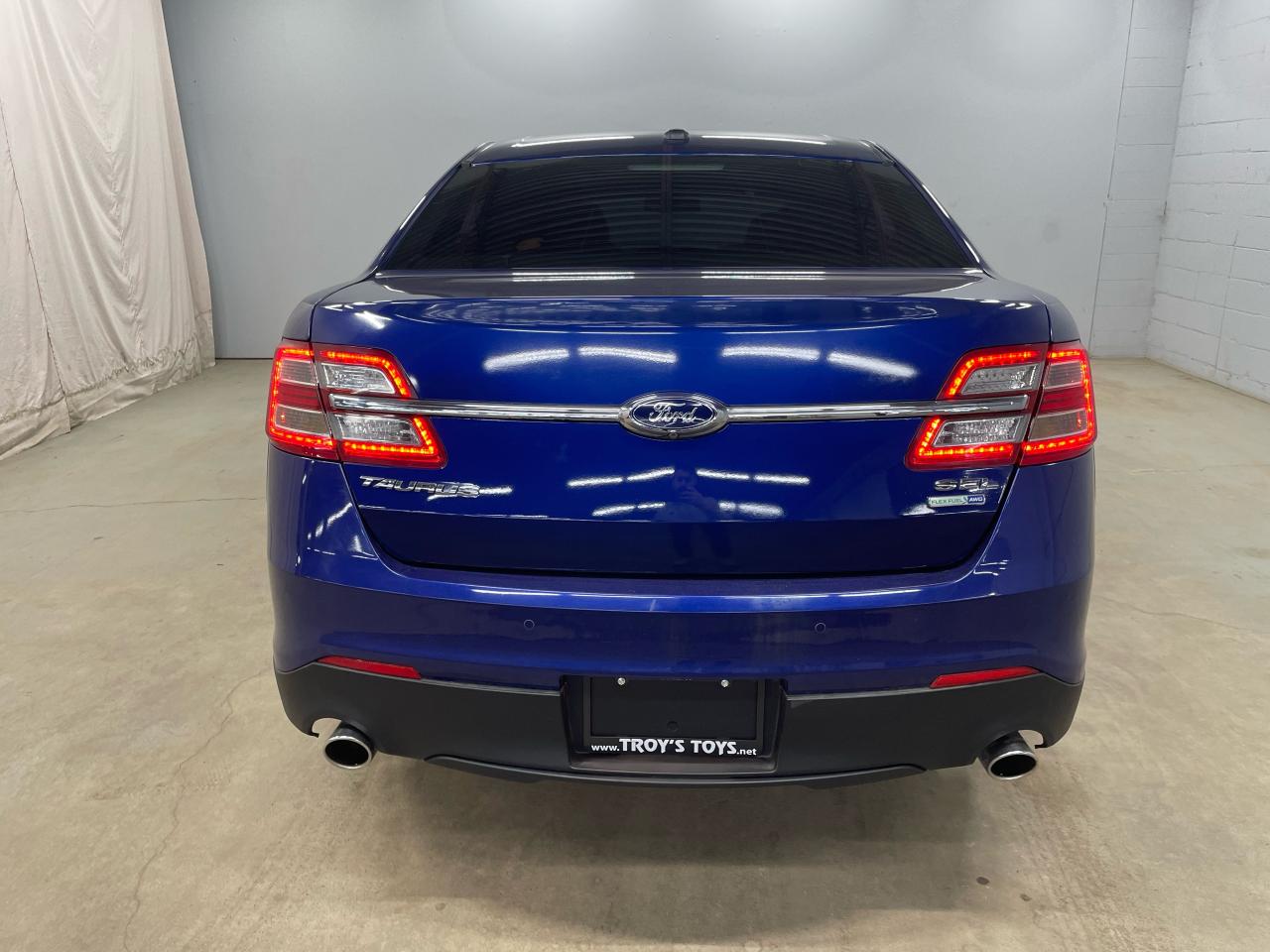2015 Ford Taurus 4dr Sdn SEL AWD Photo23
