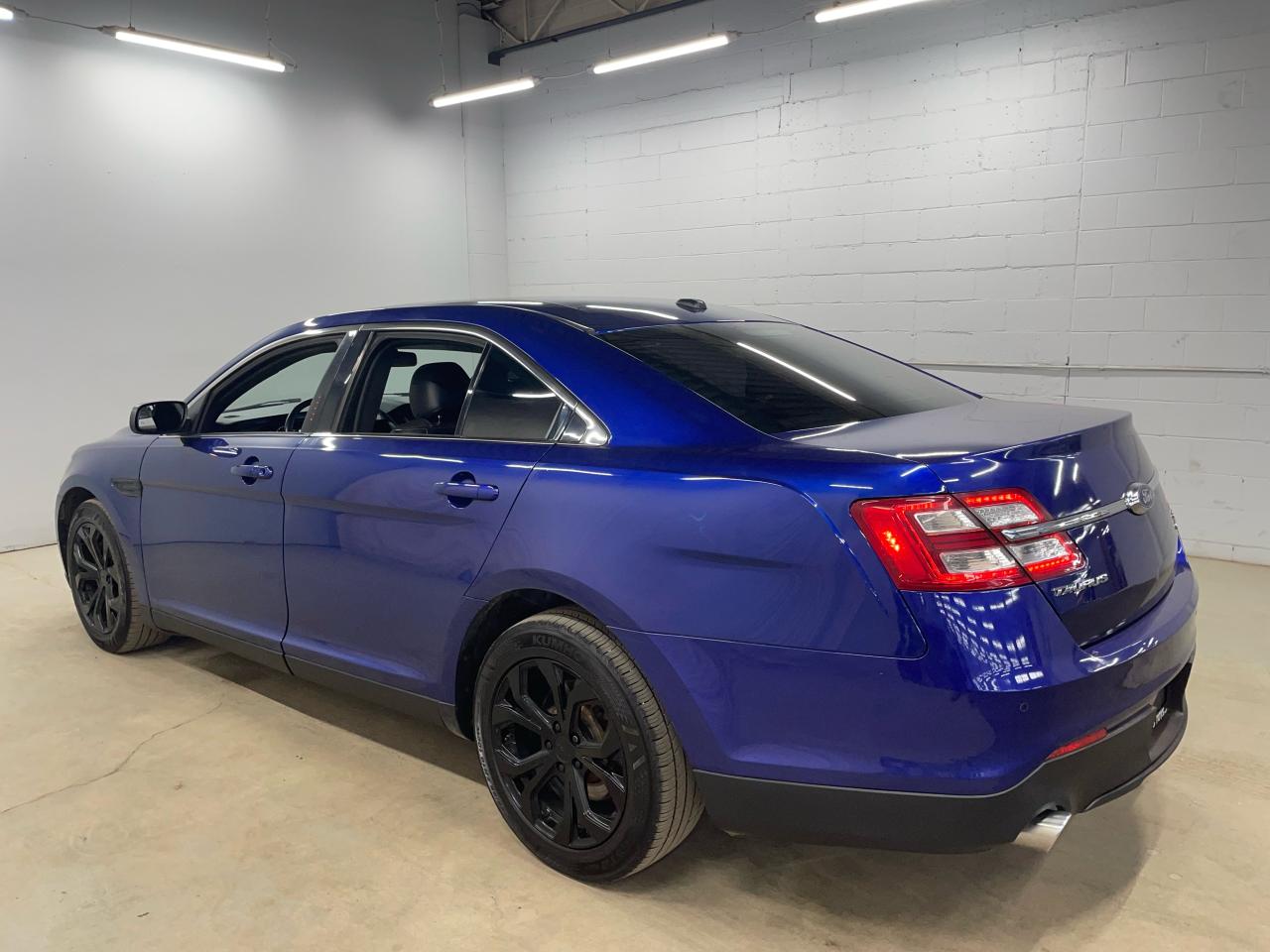 2015 Ford Taurus 4dr Sdn SEL AWD Photo22