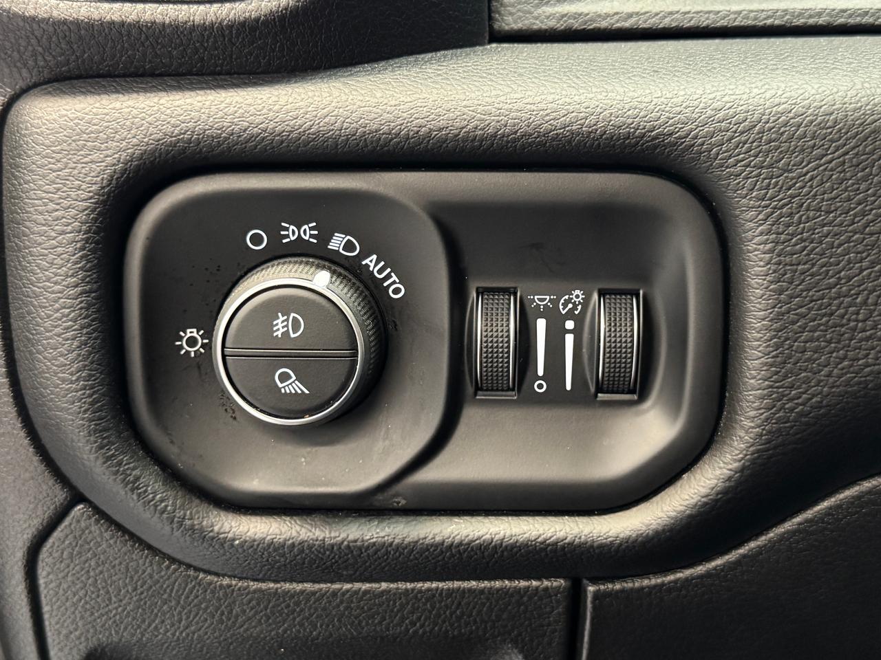 2020 RAM 1500 Laramie+Roof+Adaptive Cruise+NewTires+CLEAN CARFAX Photo51