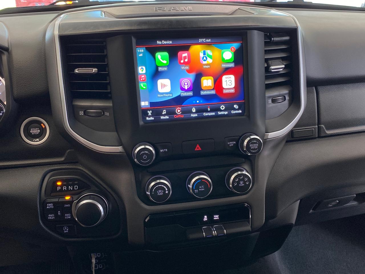 2020 RAM 1500 Big Horn 4x4 Quad Cab 6'4" Box+CLEAN CARFAX - Photo #3