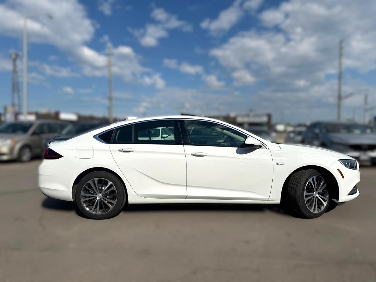 2019 Buick Regal ESSENCE AWD LOW KM NO ACCIDENT SUNROOF LEATHER NAV - Photo #9