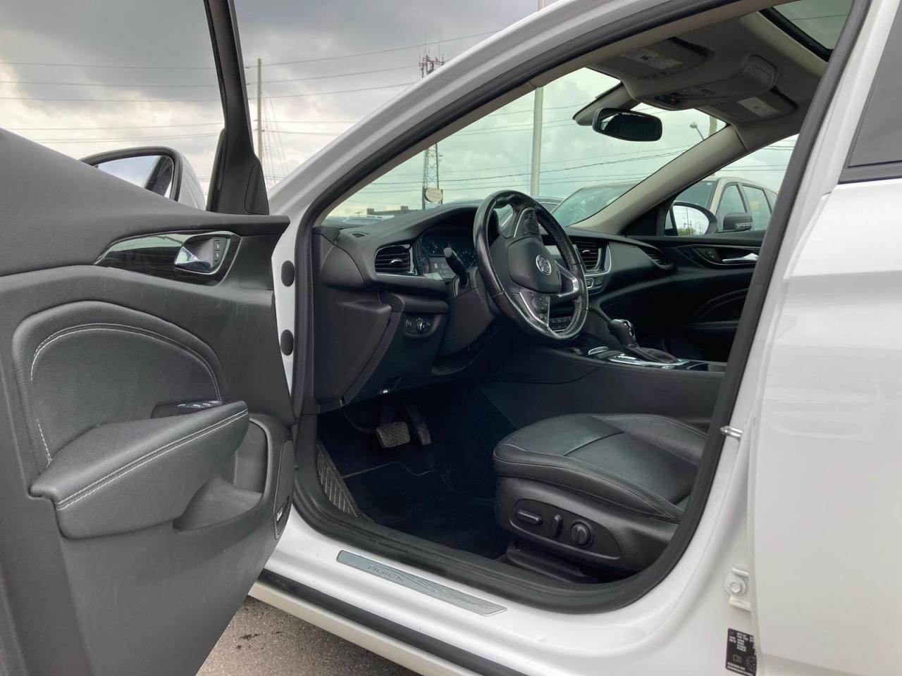 2019 Buick Regal ESSENCE AWD LOW KM NO ACCIDENT SUNROOF LEATHER NAV - Photo #11