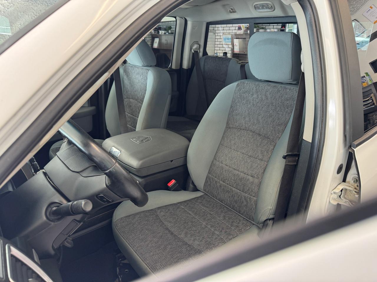 2017 RAM 1500 2WD Quad Cab SLT+A/C+Camera Photo18