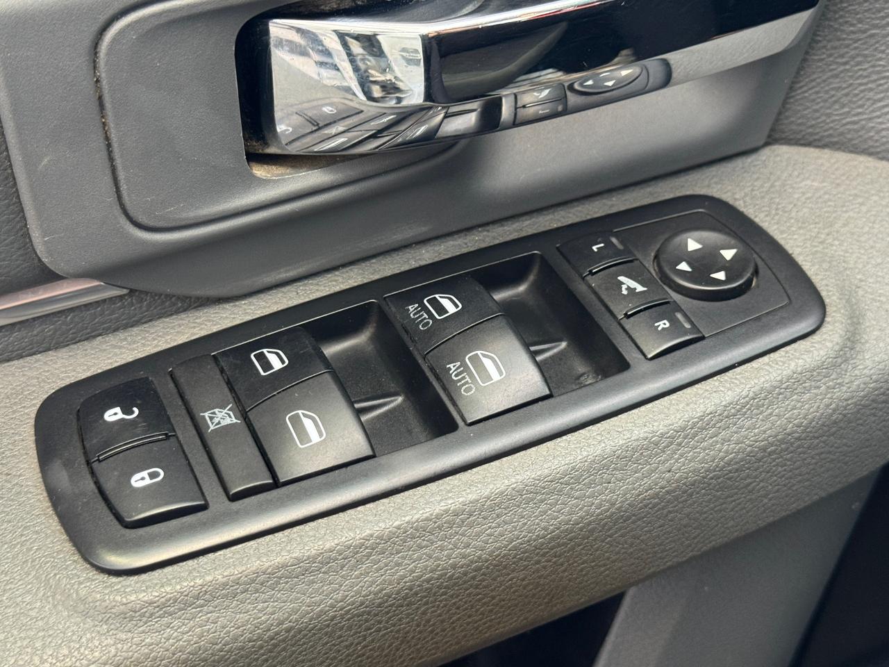 2017 RAM 1500 2WD Quad Cab SLT+A/C+Camera Photo31