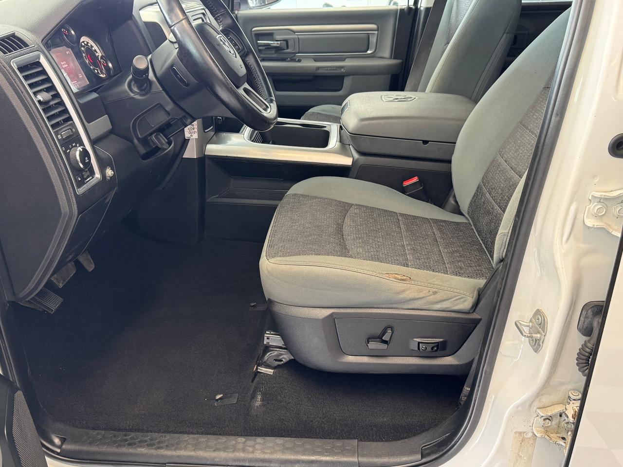 2017 RAM 1500 2WD Quad Cab SLT+A/C+Camera Photo17