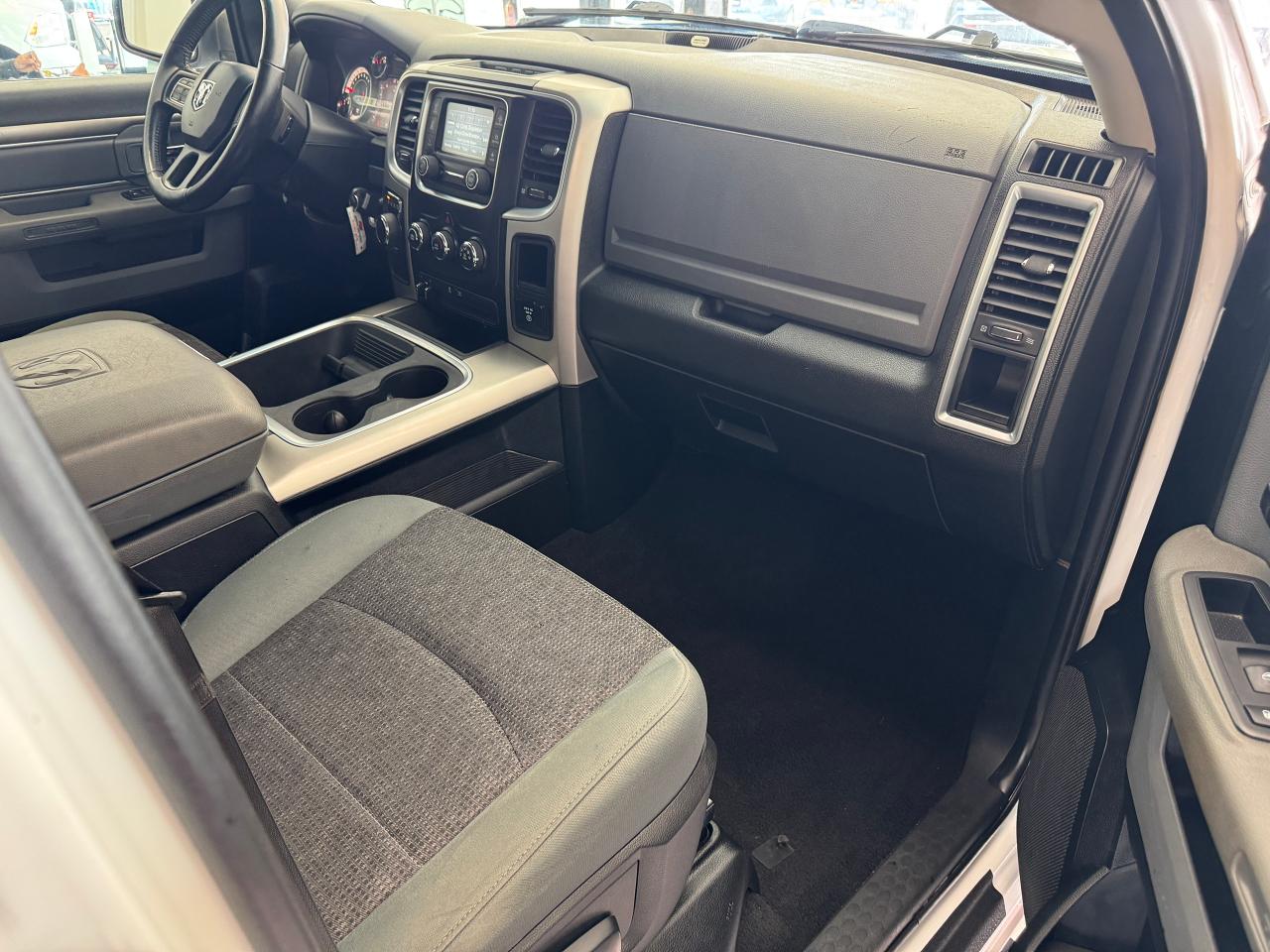 2017 RAM 1500 2WD Quad Cab SLT+A/C+Camera Photo19