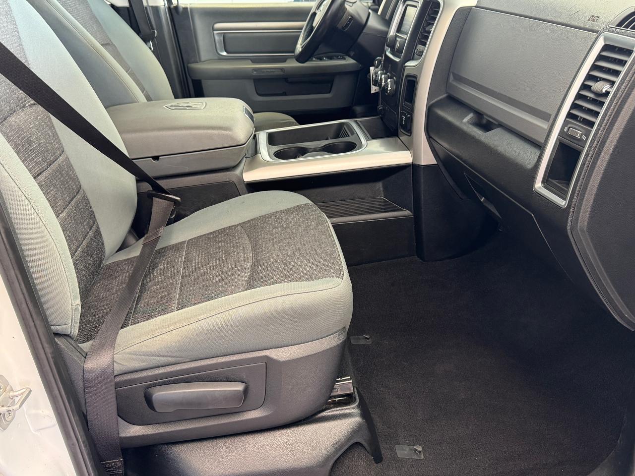 2017 RAM 1500 2WD Quad Cab SLT+A/C+Camera Photo20