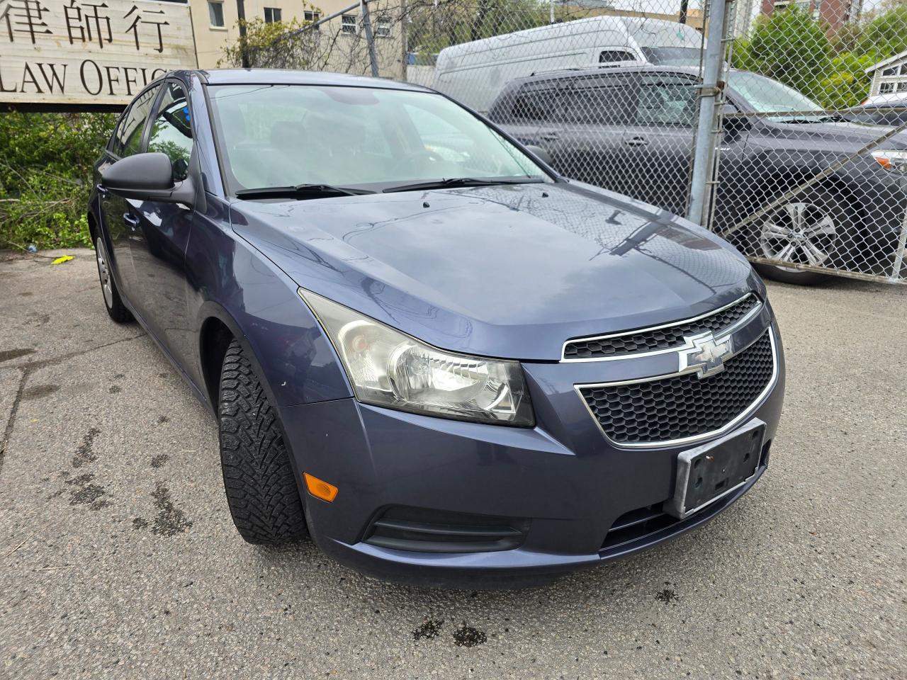 2013 Chevrolet Cruze LS Photo2