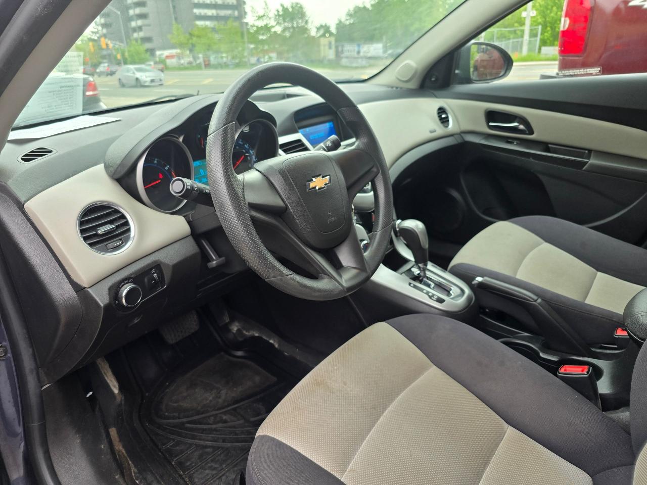 2013 Chevrolet Cruze LS - Photo #9
