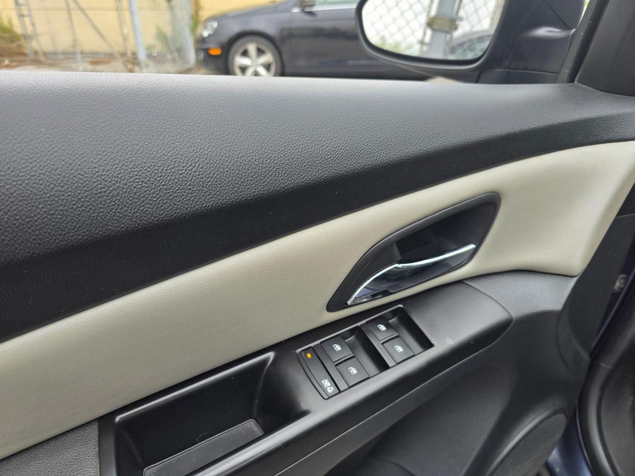 2013 Chevrolet Cruze LS - Photo #10