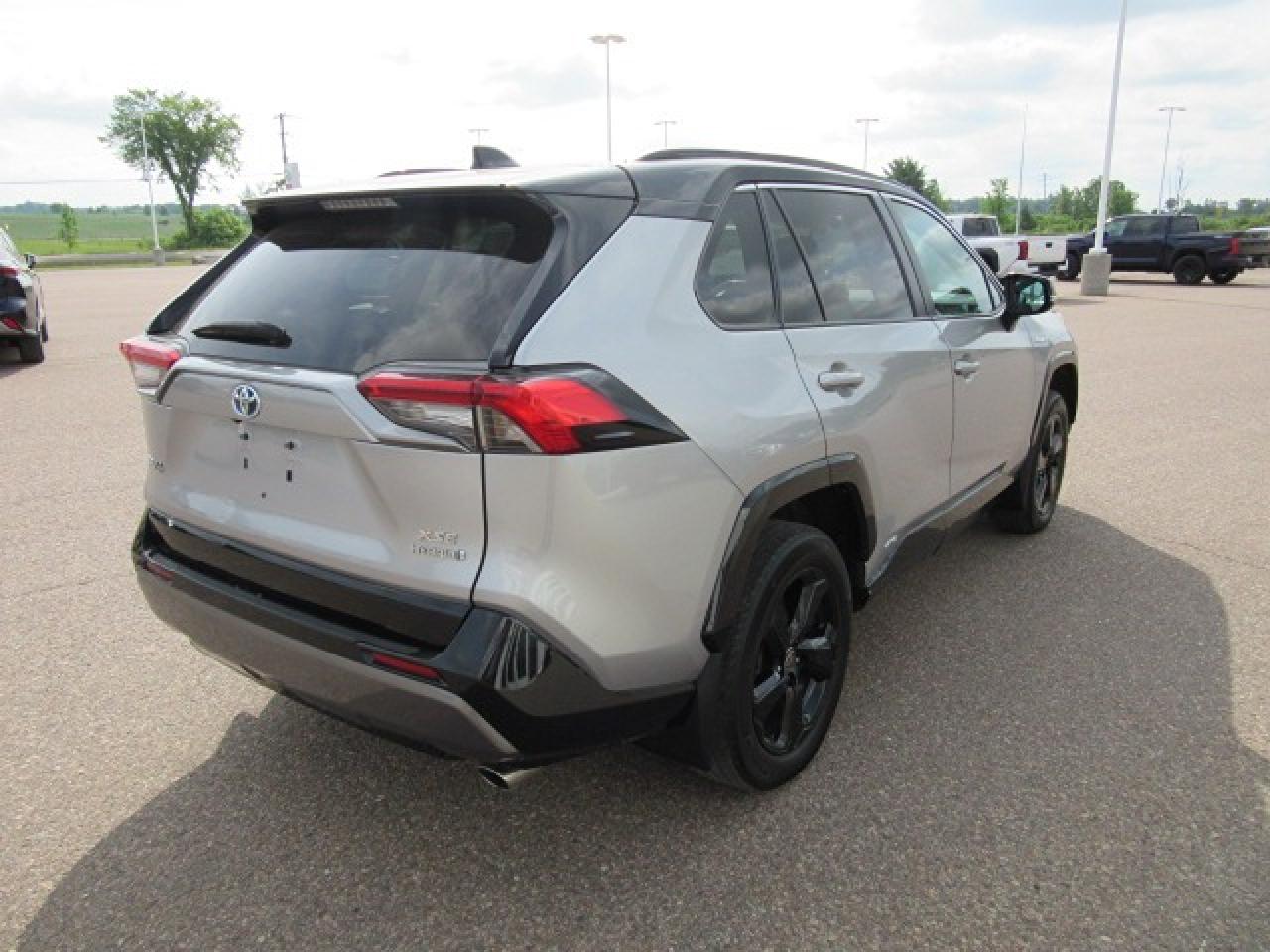 2021 Toyota RAV4 Hybrid XSE Photo