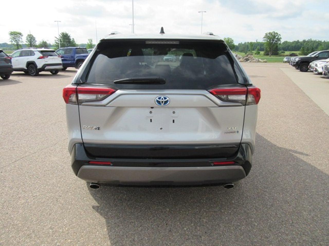 2021 Toyota RAV4 Hybrid XSE Photo3