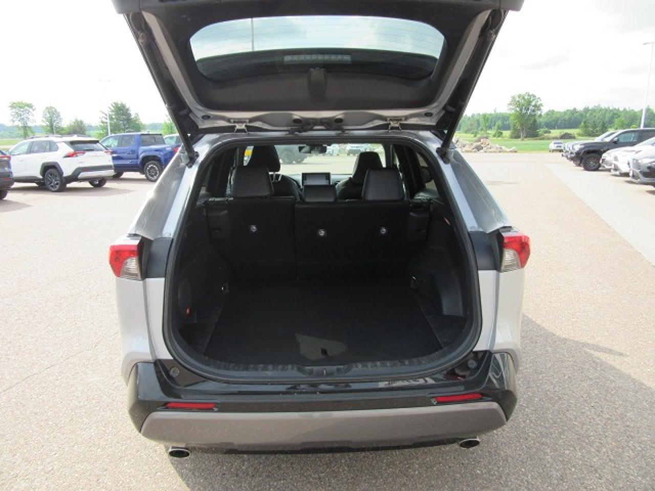 2021 Toyota RAV4 Hybrid XSE Photo4