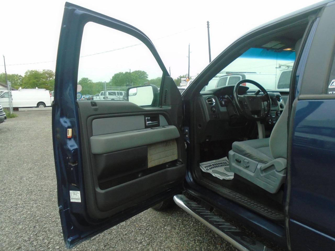 2013 Ford F-150 4WD SuperCab 145  Lariat - Photo #9