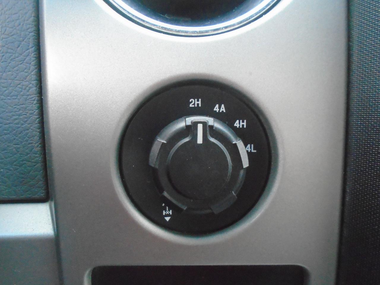 2013 Ford F-150 4WD SuperCab 145  Lariat - Photo #13