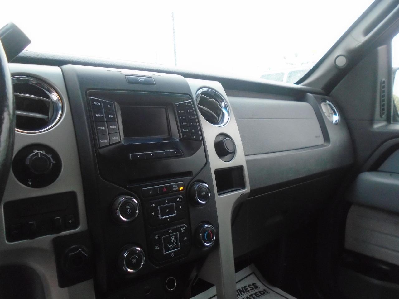 2013 Ford F-150 4WD SuperCab 145  Lariat - Photo #16