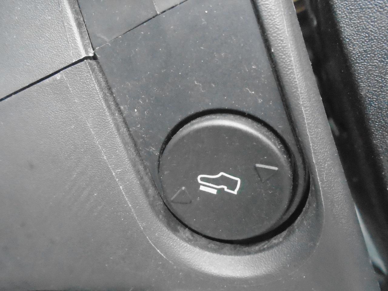 2013 Ford F-150 4WD SuperCab 145  Lariat - Photo #18