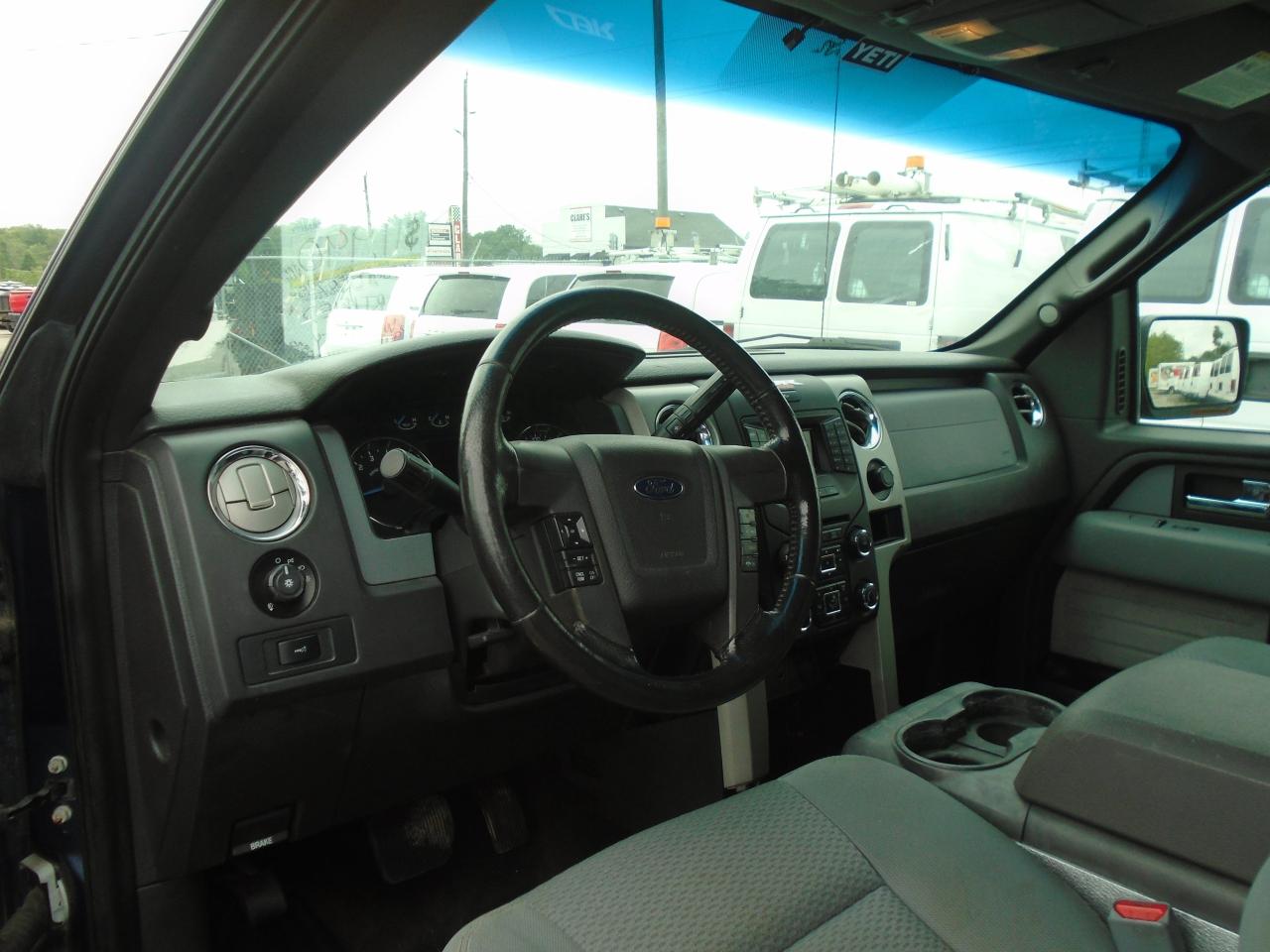 2013 Ford F-150 4WD SuperCab 145  Lariat - Photo #9