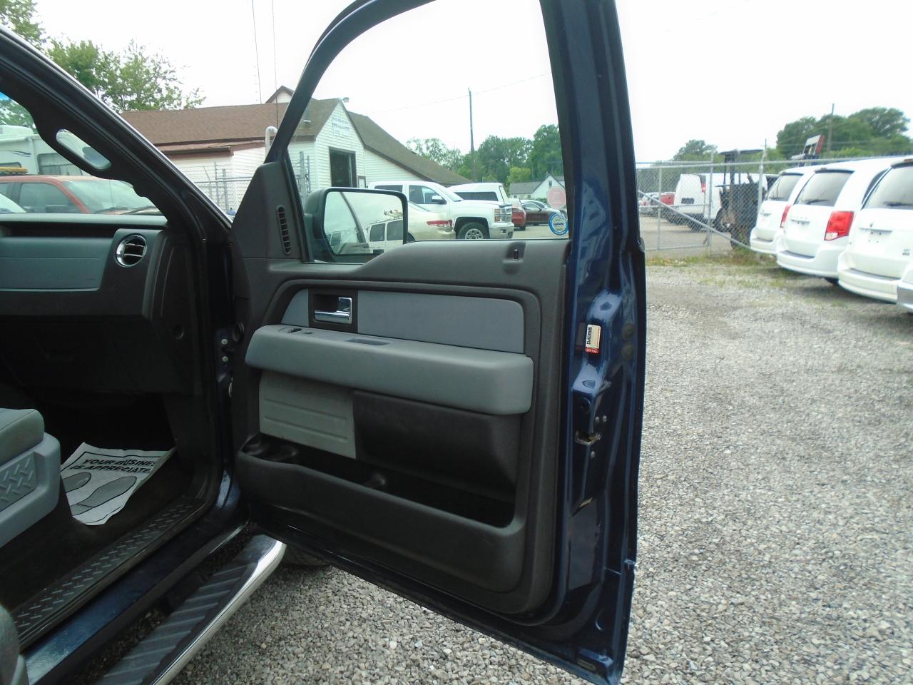2013 Ford F-150 4WD SuperCab 145  Lariat - Photo #16