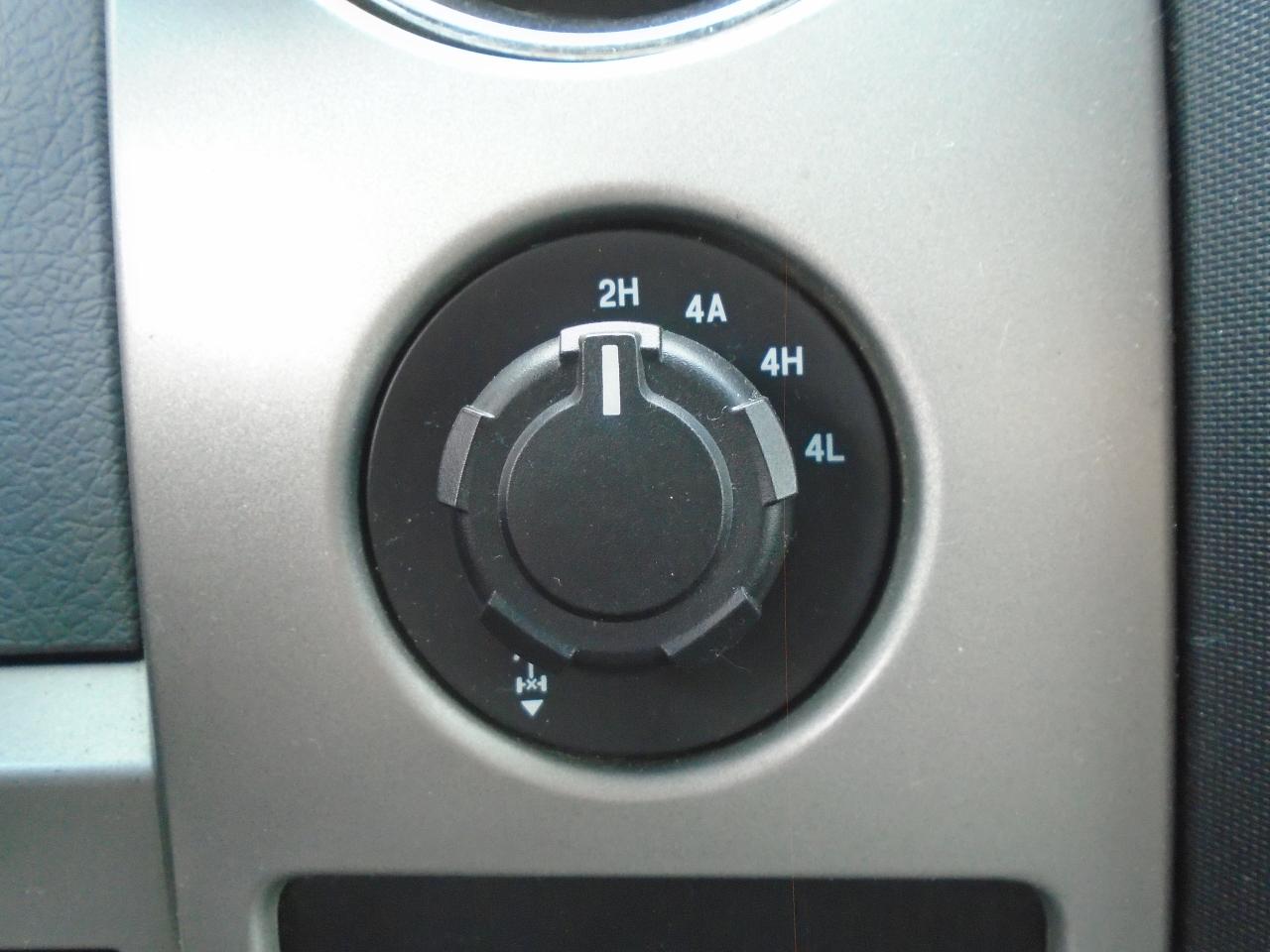 2013 Ford F-150 4WD SuperCab 145  Lariat - Photo #19