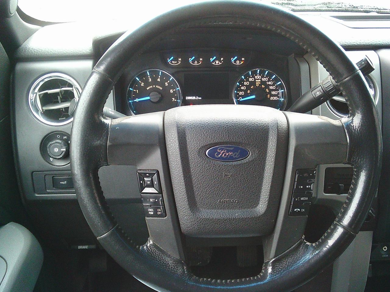 2013 Ford F-150 4WD SuperCab XLT Lariat Photo