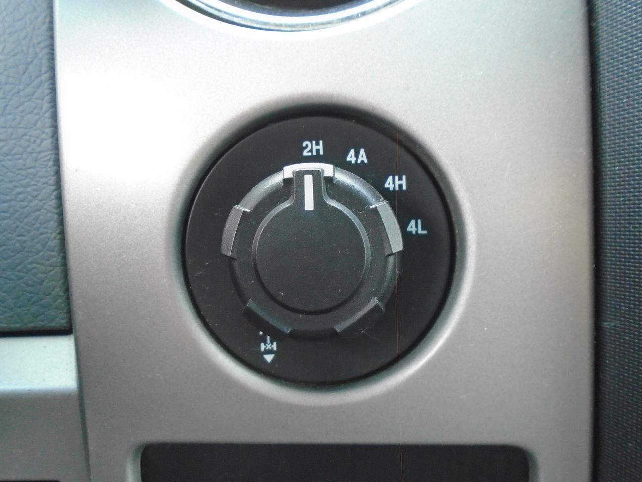 2013 Ford F-150 4WD SuperCab XLT Lariat Photo