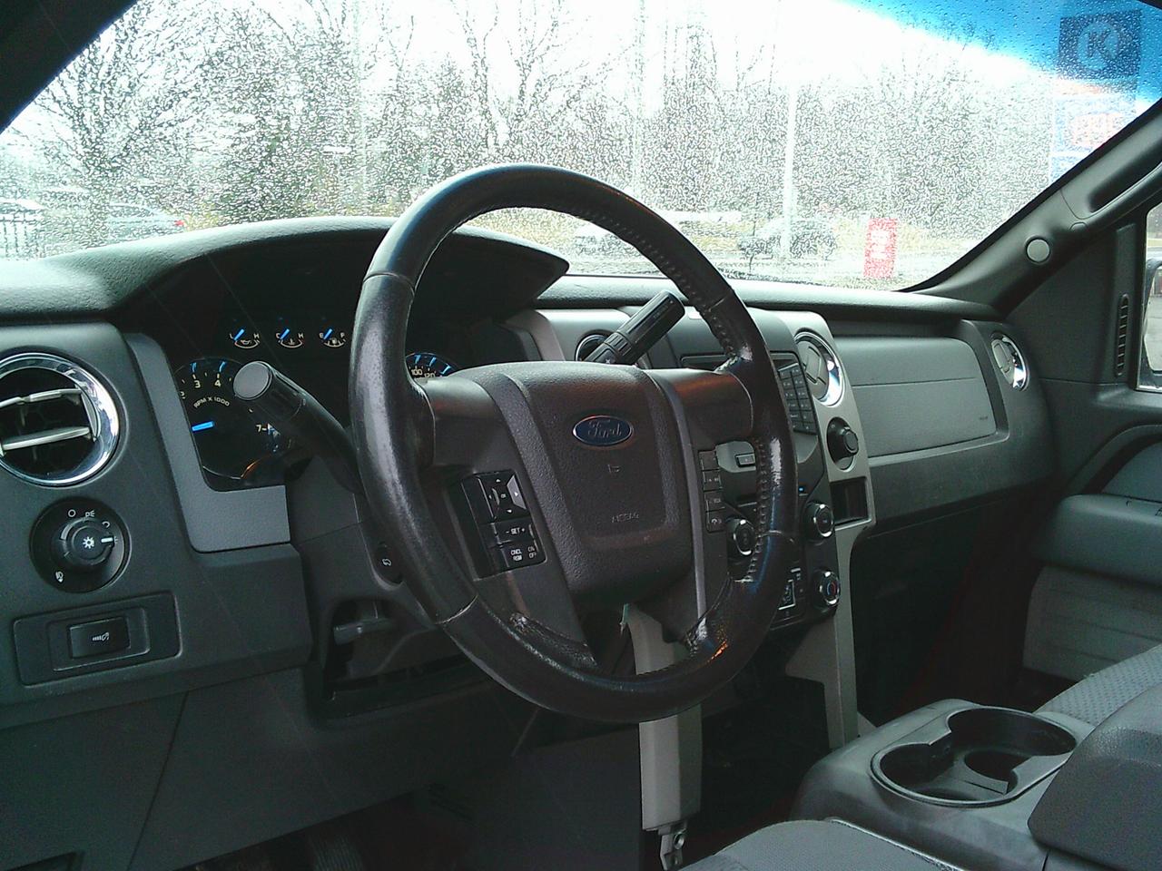 2013 Ford F-150 4WD SuperCab XLT Lariat Photo