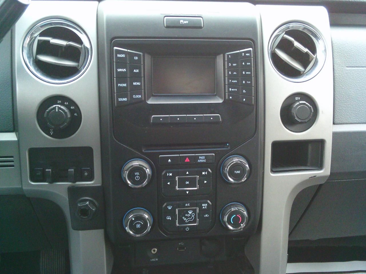 2013 Ford F-150 4WD SuperCab XLT Lariat Photo