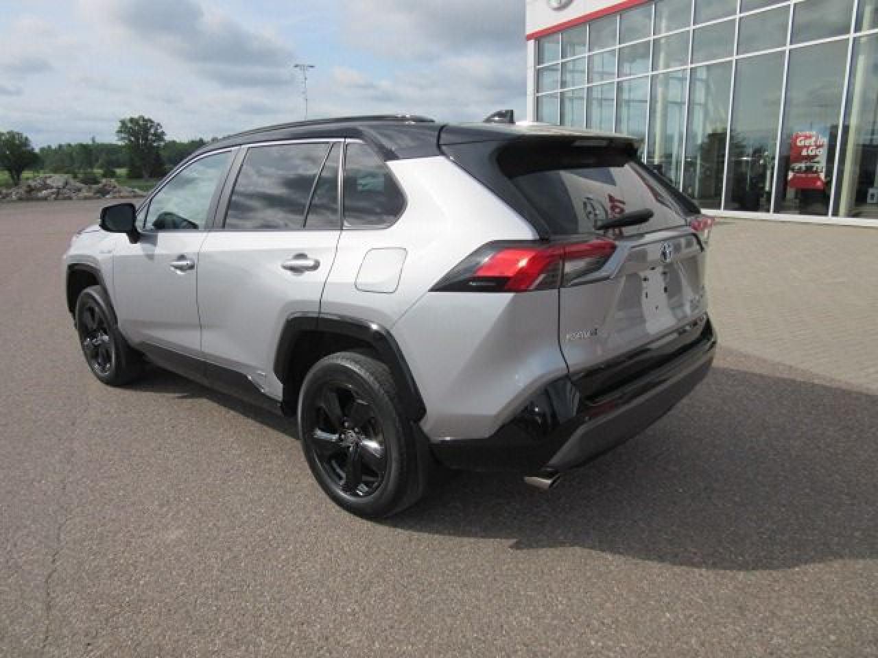 2021 Toyota RAV4 Hybrid XSE - Photo #3