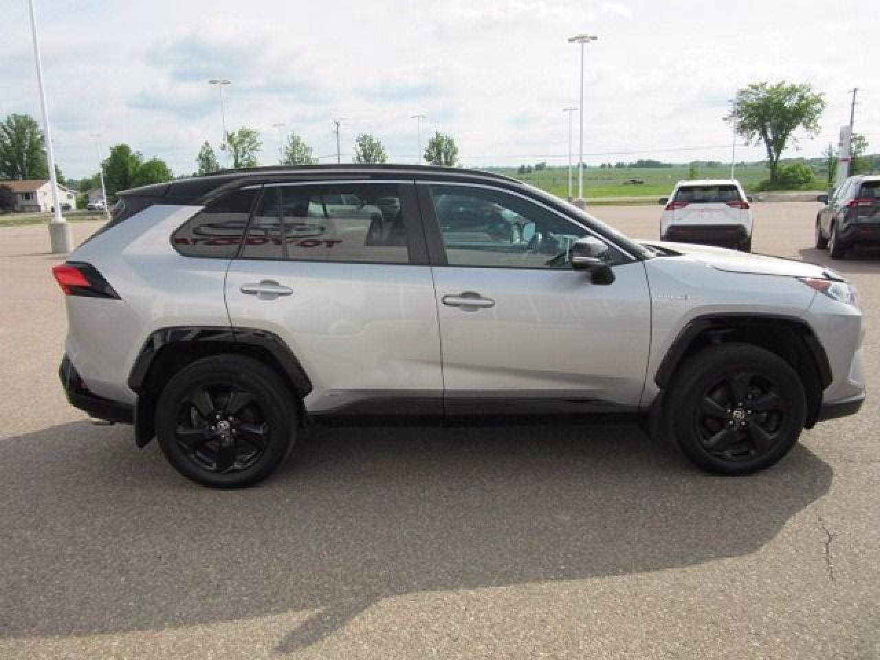 2021 Toyota RAV4 Hybrid XSE - Photo #7