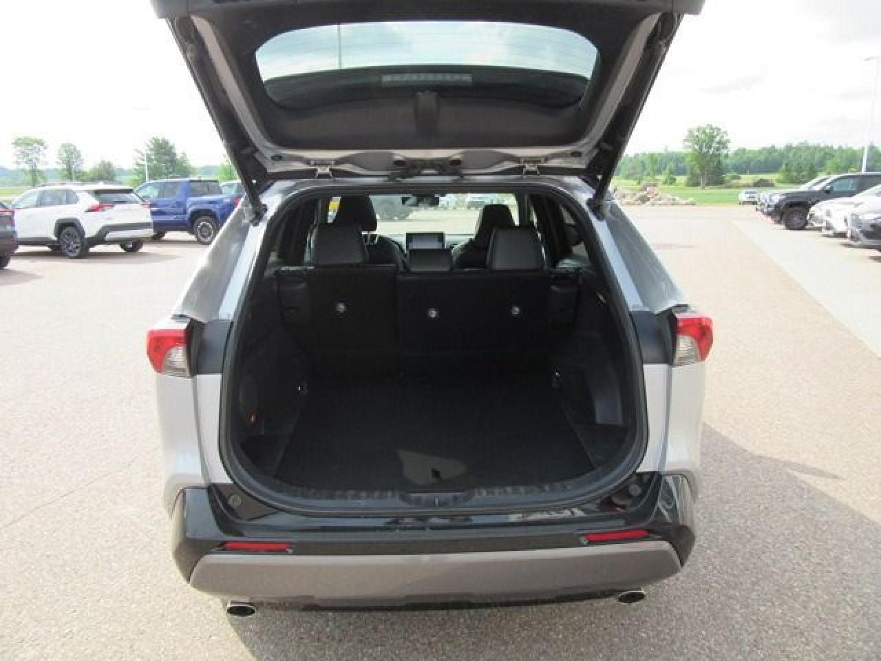 2021 Toyota RAV4 Hybrid XSE - Photo #5