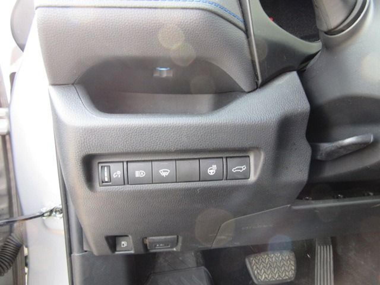 2021 Toyota RAV4 Hybrid XSE - Photo #12