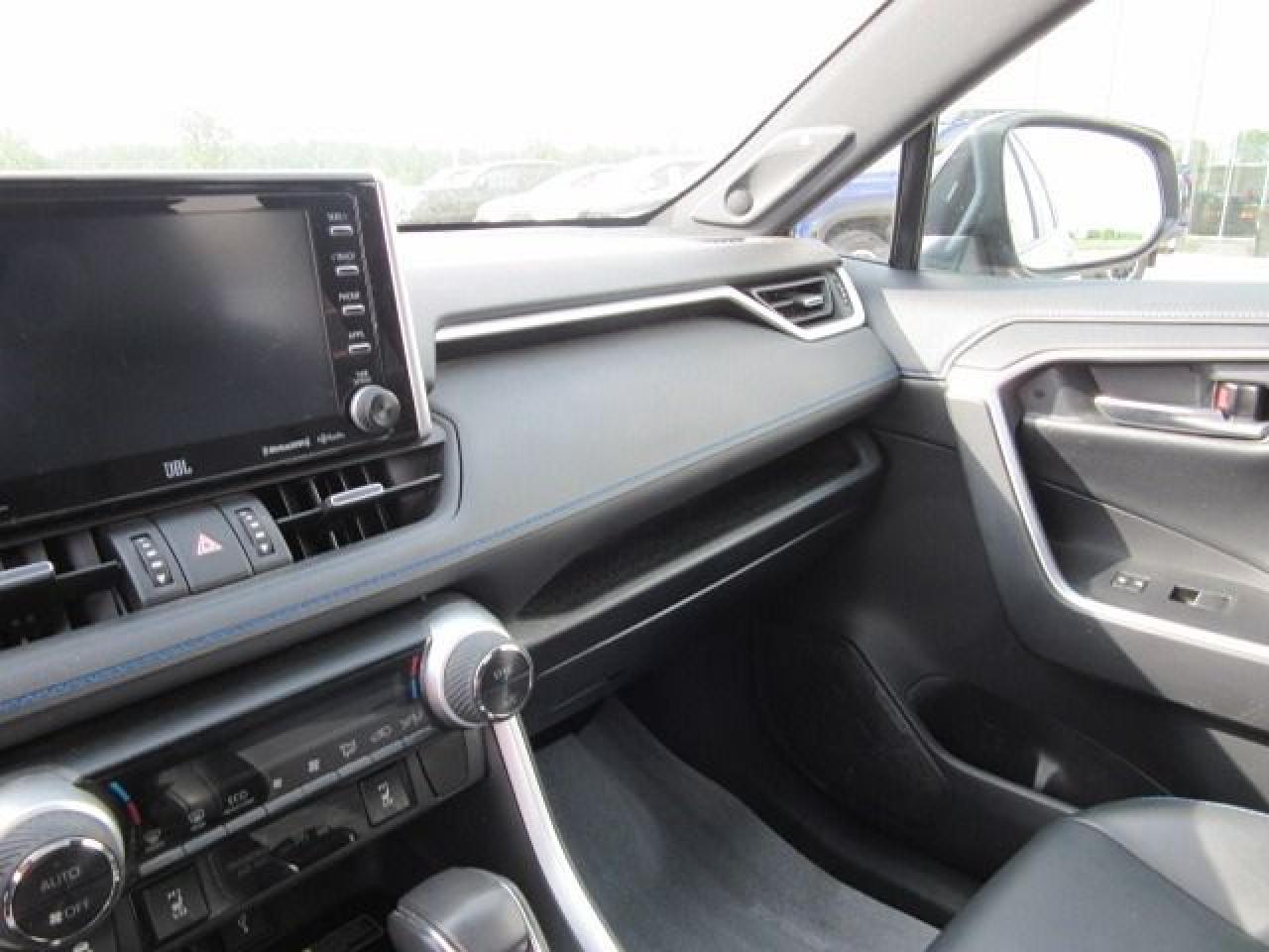 2021 Toyota RAV4 Hybrid XSE - Photo #18