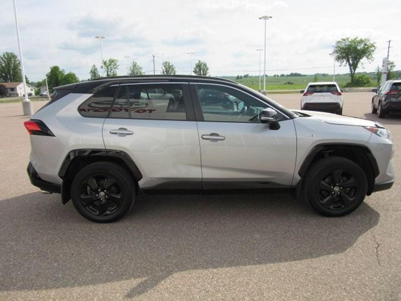 2021 Toyota RAV4 Hybrid XSE - Photo #7