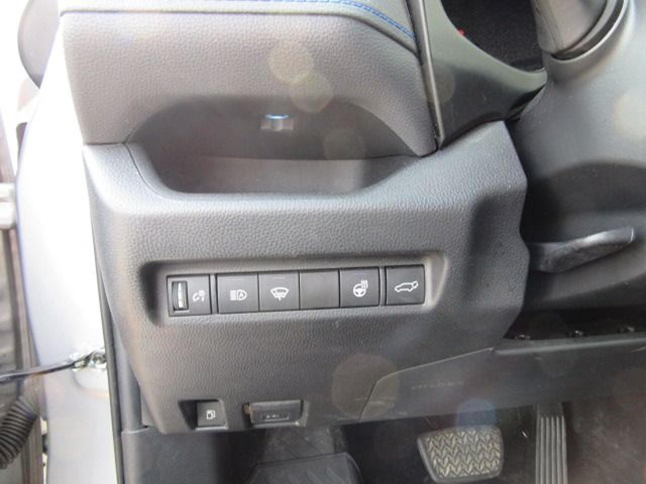 2021 Toyota RAV4 Hybrid XSE - Photo #12
