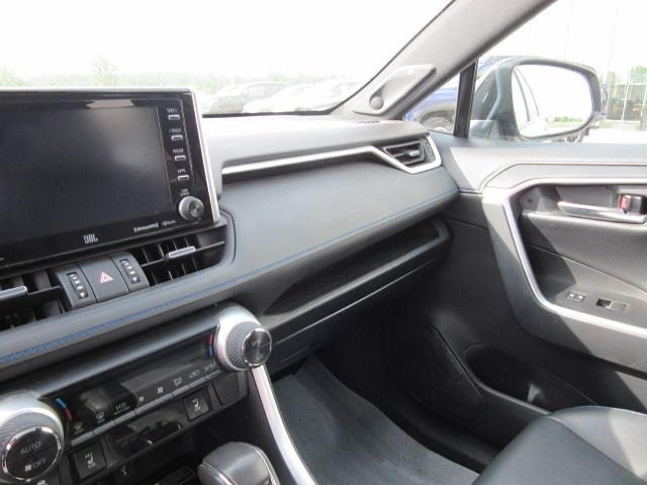2021 Toyota RAV4 Hybrid XSE - Photo #18
